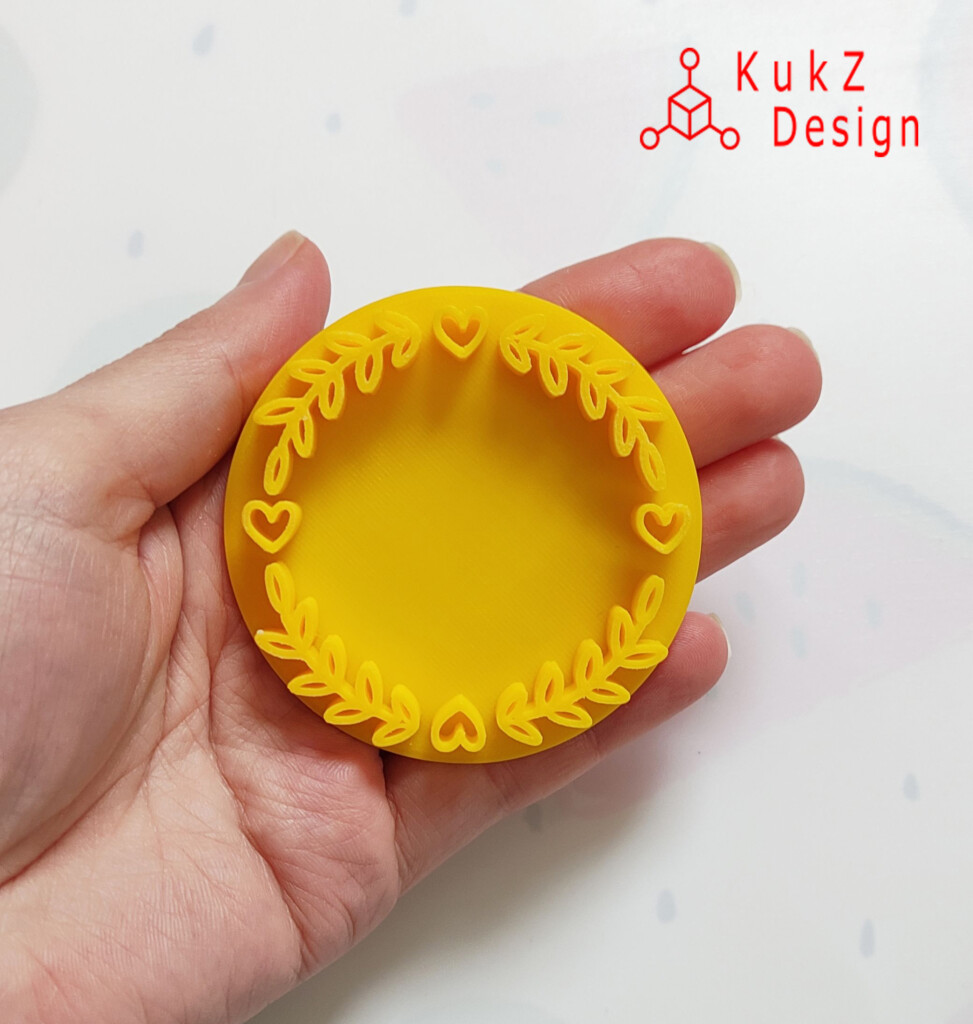 Elegantní přírodní vzor větvičky se hodí na svatební dorty, narozeninové cupcaky, jarní a letní tematické výtvory nebo jen tak pro radost.